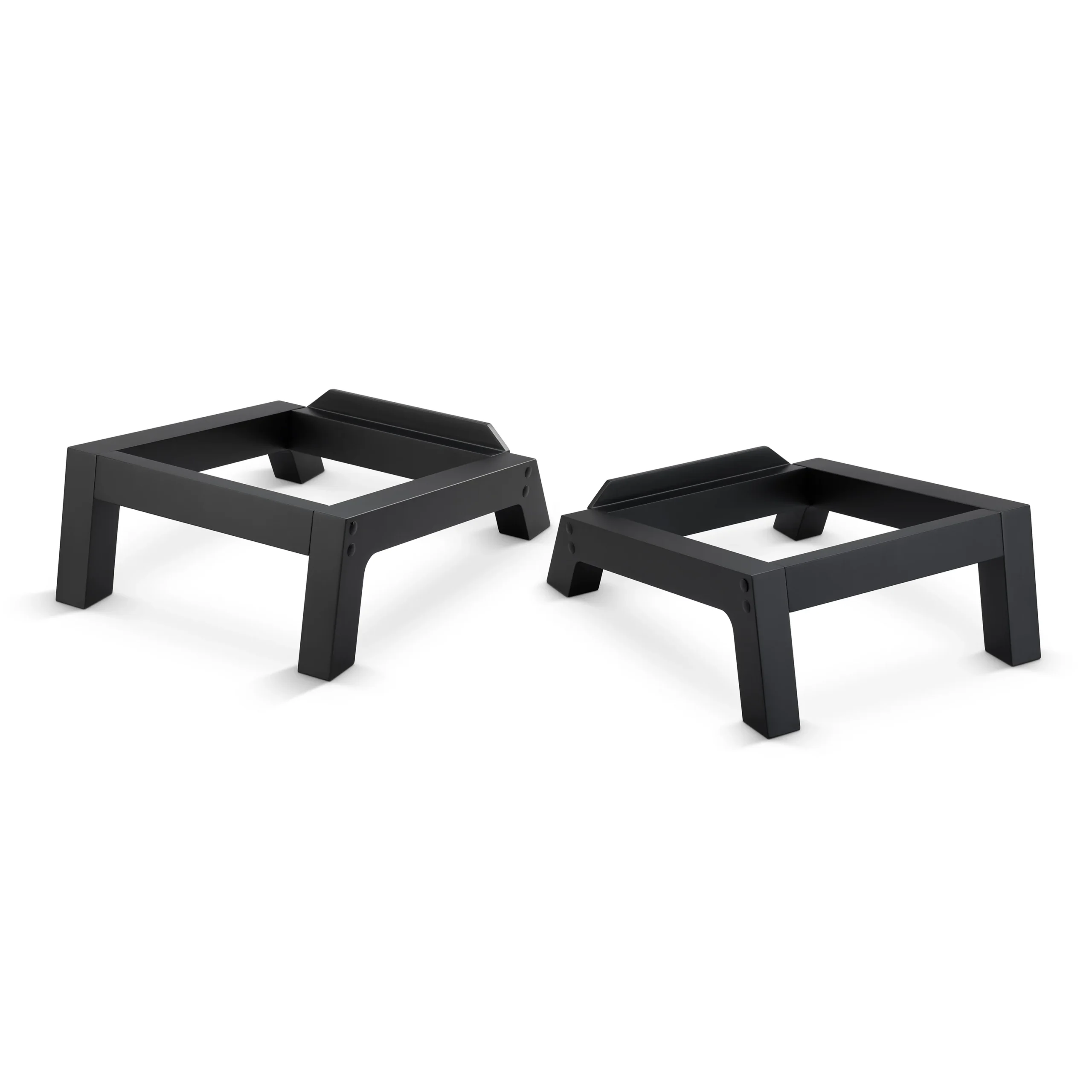 Niedrige schwarze MoFi SourcePoint 10 Low Slung Stands mit geneigter Auflage
